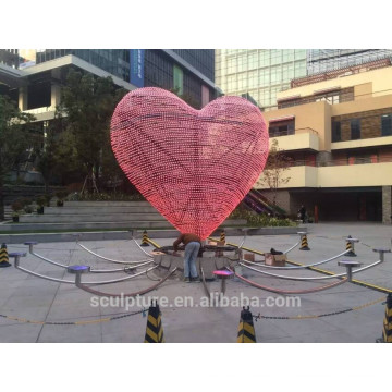 Esculturas de acero inoxidable Escultura moderna del corazón del metal Escultura del amor Escultura al aire libre